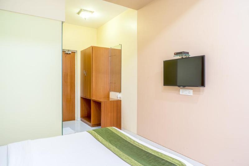 Seven Hills Hotel Mumbai Bagian luar foto