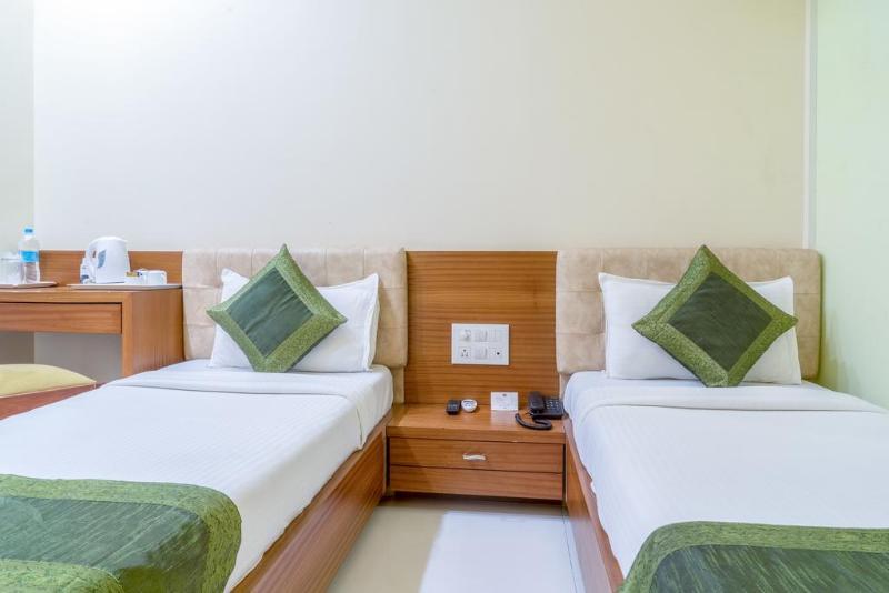 Seven Hills Hotel Mumbai Bagian luar foto